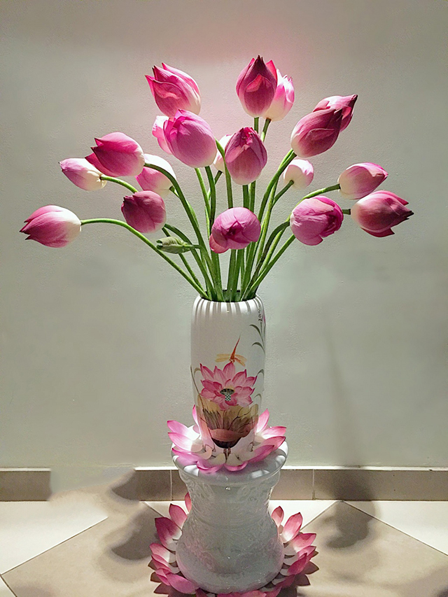Bỏ túi 5 cách cắm hoa bàn thờ tổ tiên đơn giản tại nhà 
